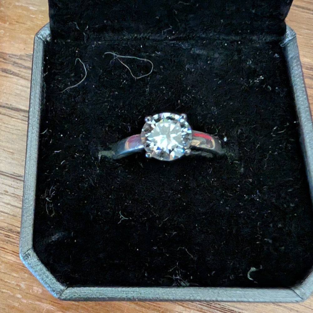 Elegant Silver Ring with Clear Gemstone